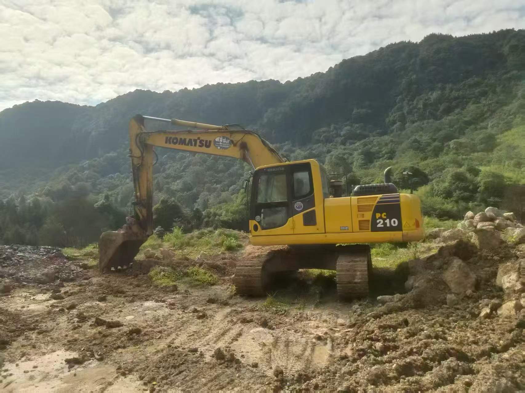 Buy Komatsu PC200-8 Used Excavator / 2