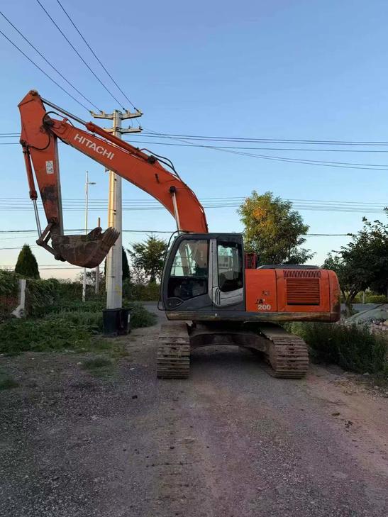 Buy Hitachi EX200-3 Used Excavator / 1