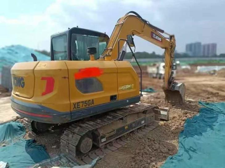 Buy XCMG XE75C Used Excavator / 1