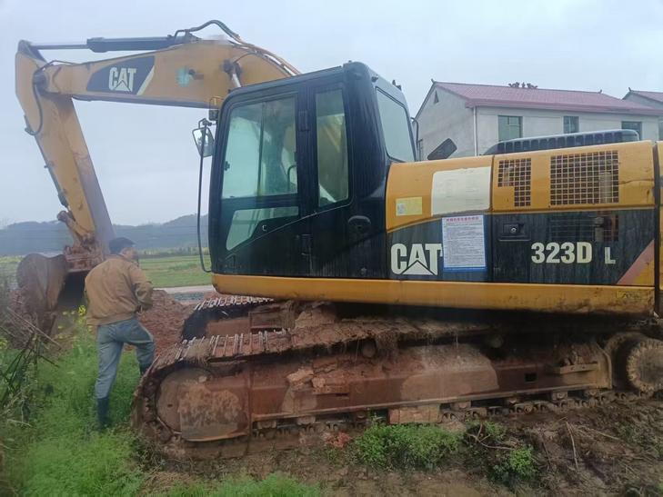 Buy Caterpillar 323 Used Excavator / 1