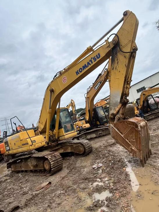 Buy Komatsu PC200-8 Used Excavator / 1