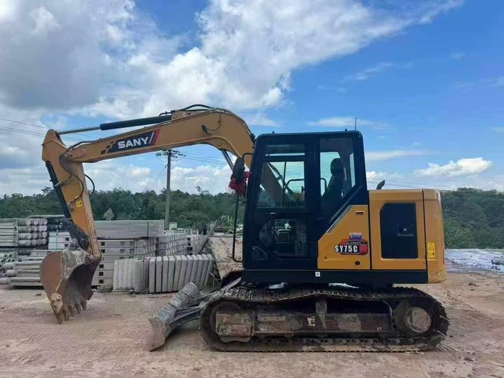 Buy Sany SY70C Used Excavator / 1