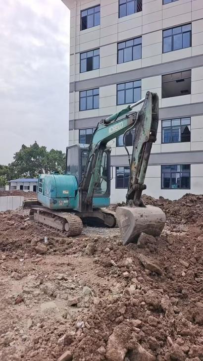 Buy Kobelco SK60 Used Excavator / 1