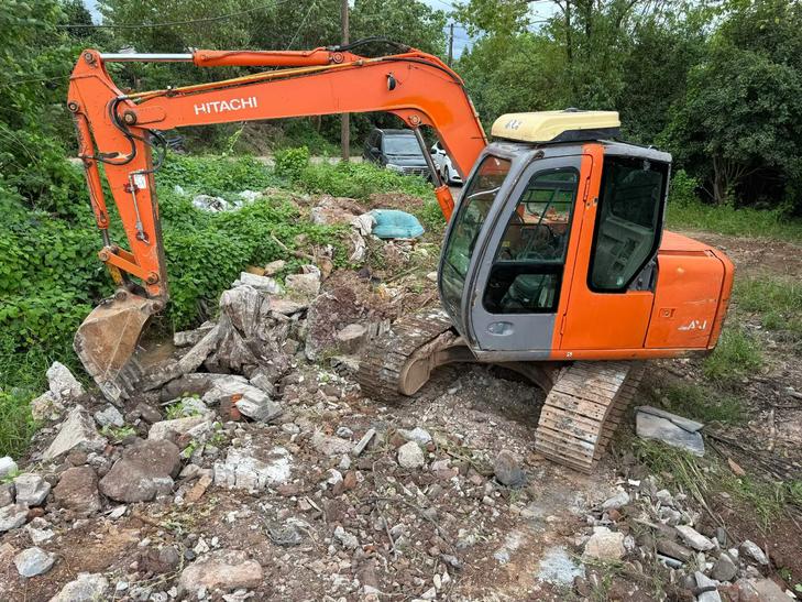 Buy Hitachi EX70 Used Excavator / 1
