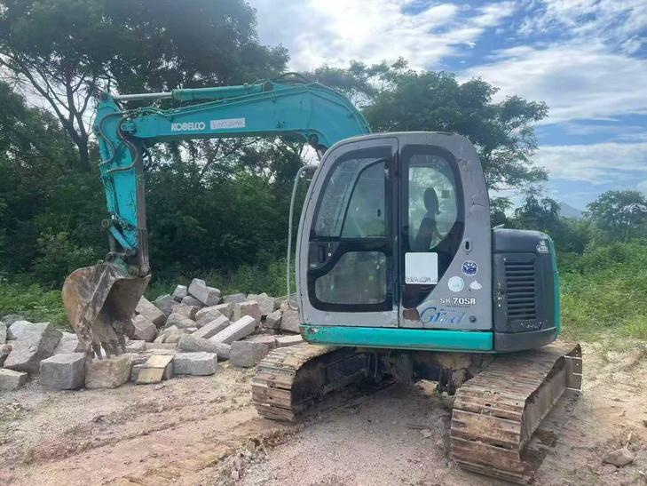Buy Kobelco SK70SR Used Excavator / 1