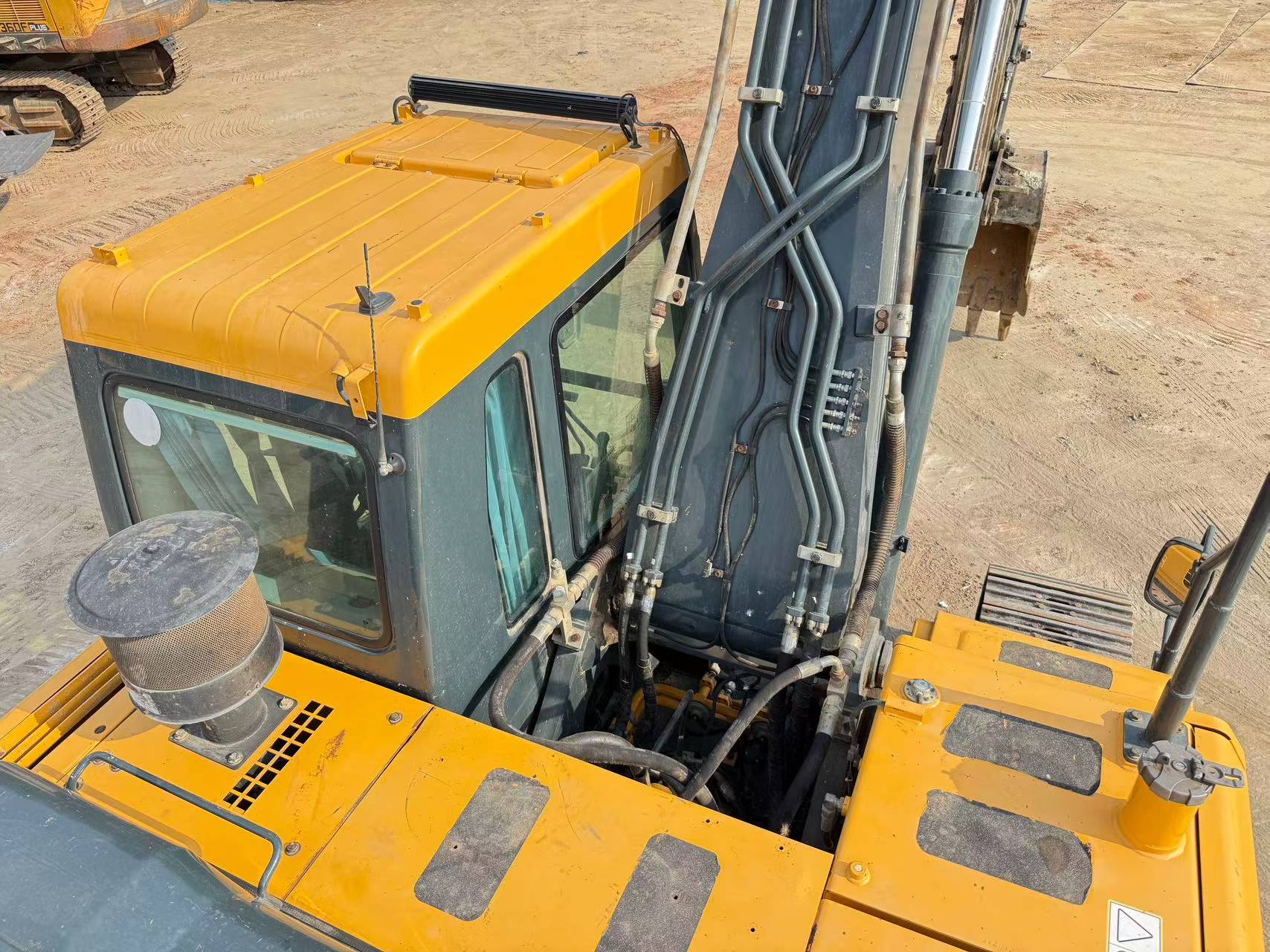 Buy Hyundai R215-7 Used Excavator / 4