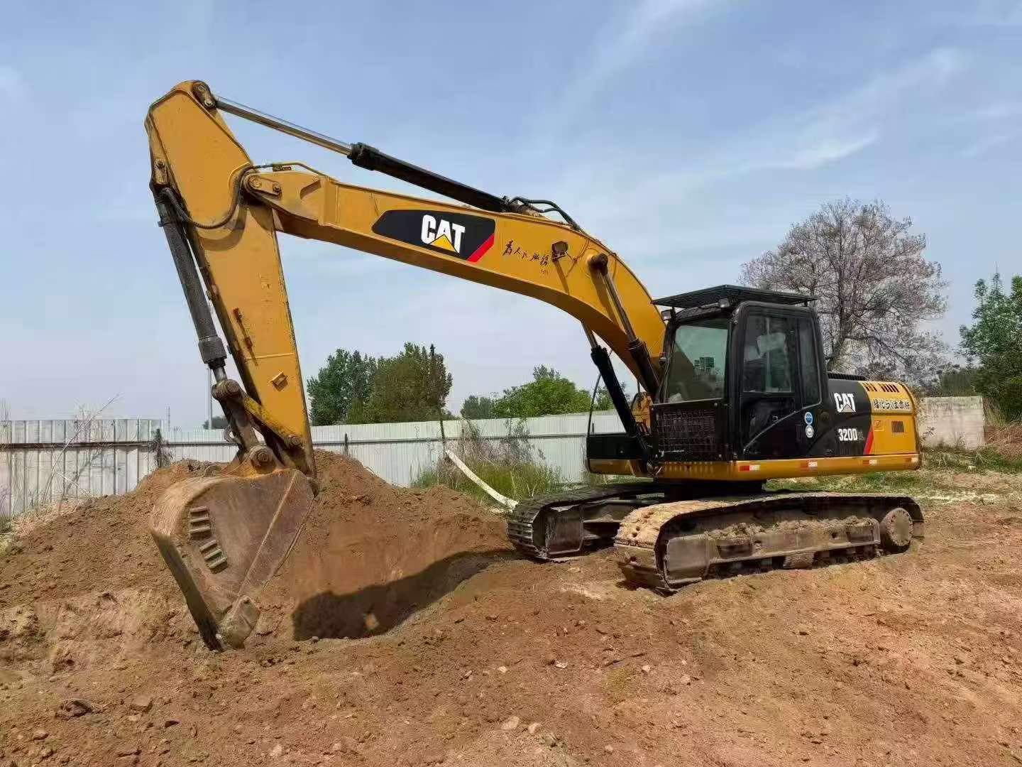Buy Caterpillar 320D Used Excavator / 4
