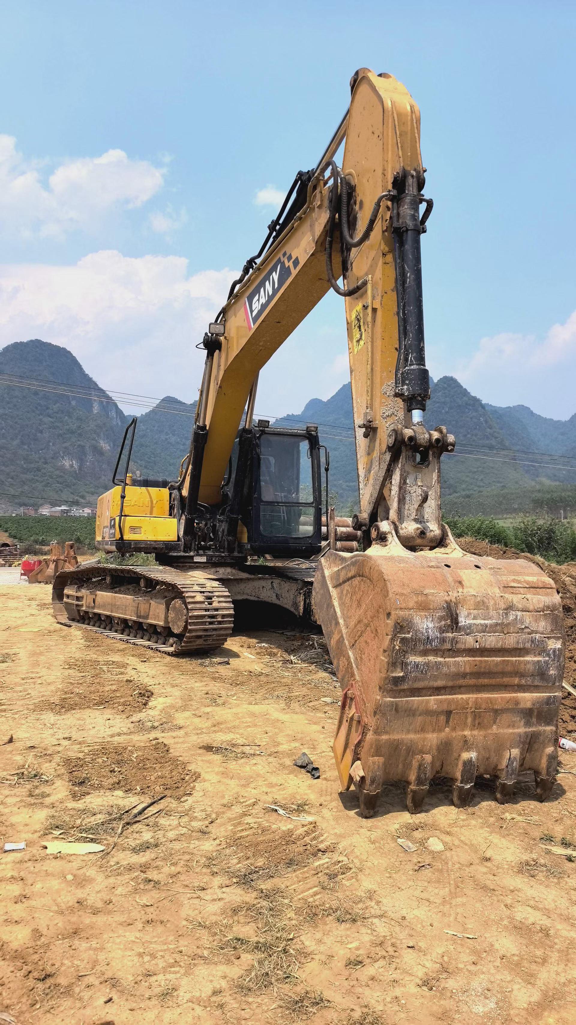 Buy Sany SY205C Used Excavator / 2