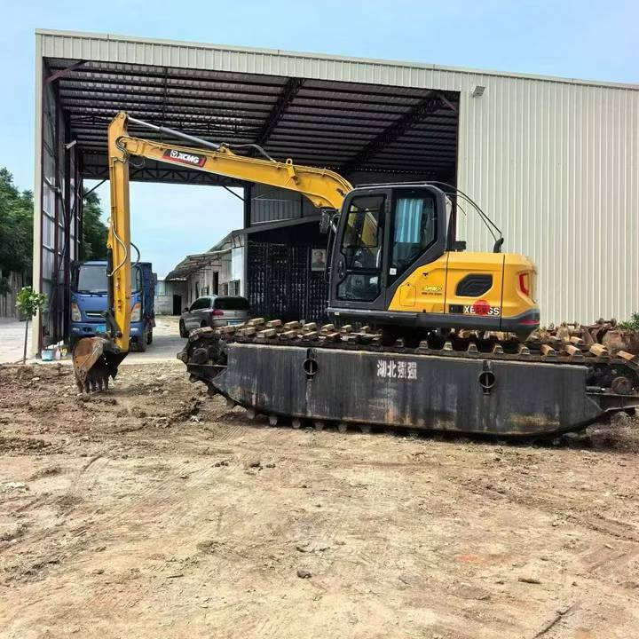 Buy XCMG XE75C Used Excavator / 3