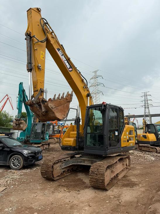 Buy XCMG XE135B Used Excavator / 1