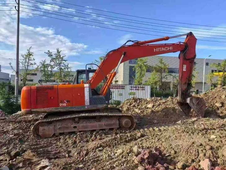 Buy Hitachi EX200-3 Used Excavator / 1