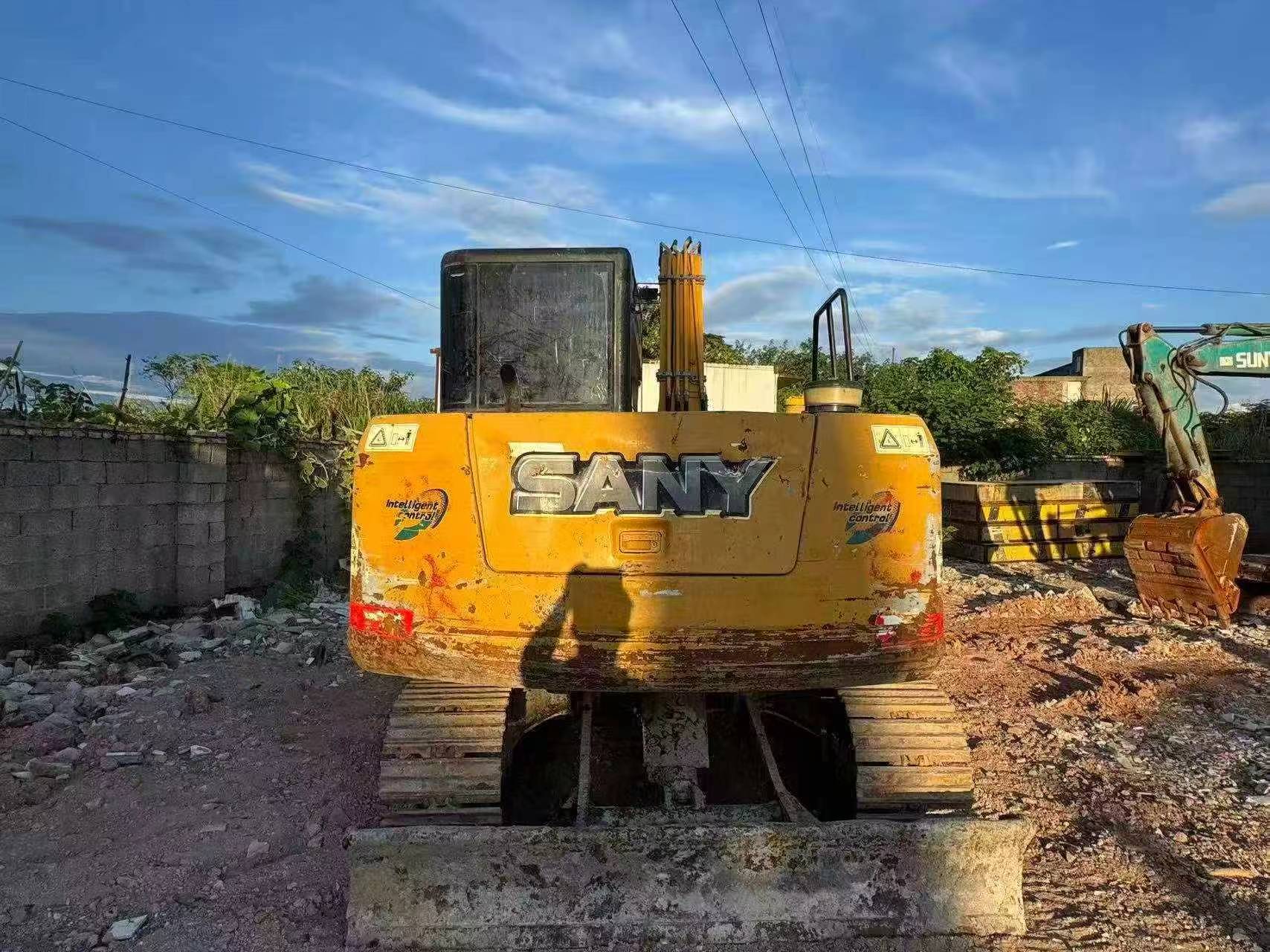Buy Sany SY95C Used Excavator / 3