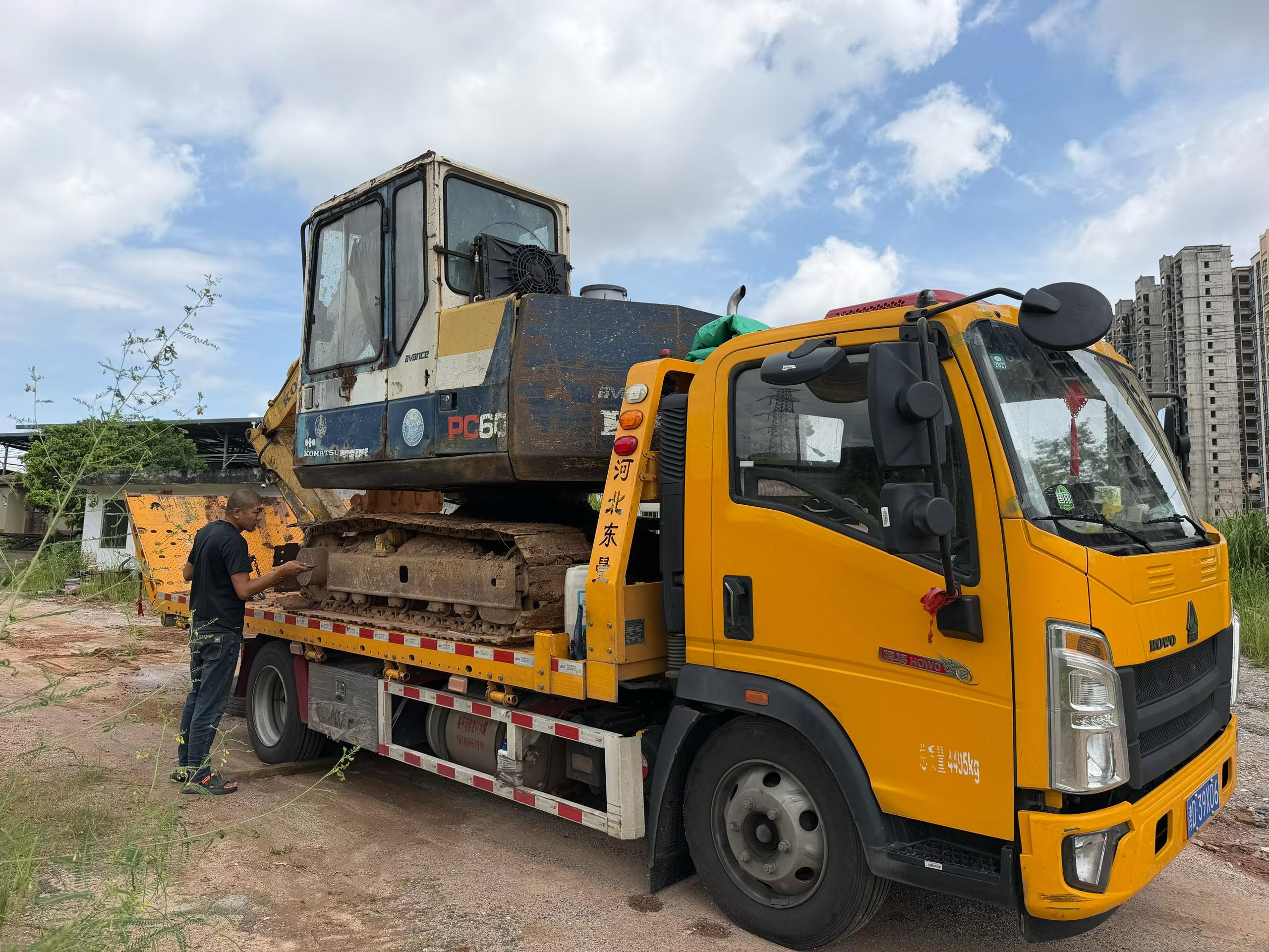 Buy Komatsu PC60-6 Used Excavator / 2