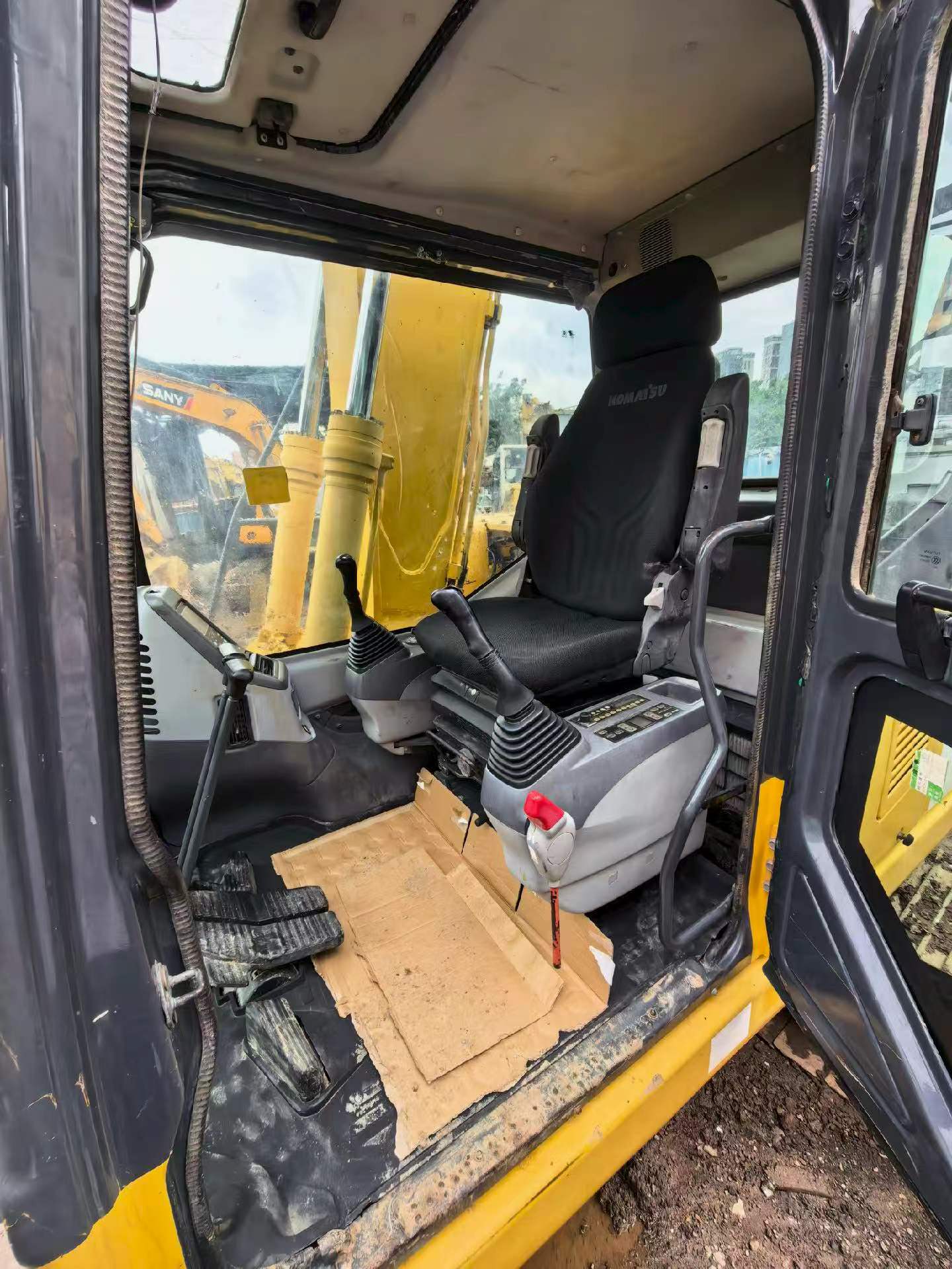Buy Komatsu PC130-7 Used Excavator / 3