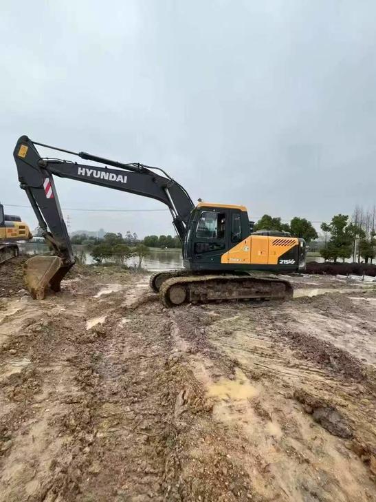 Buy Hyundai R215-7 Used Excavator / 1