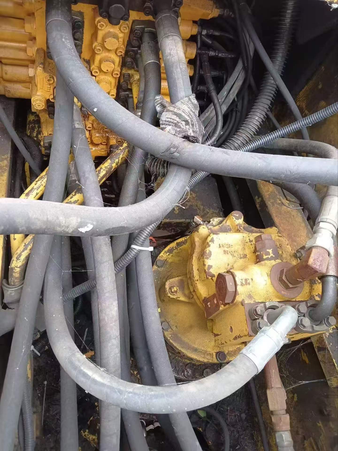 Buy Komatsu PC240-6 Used Excavator / 3