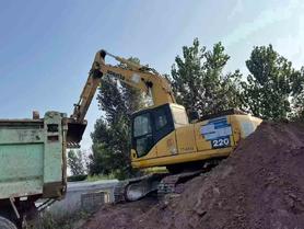 Buy Komatsu PC200-7 Used Excavator / 2 Buy Komatsu PC200-7 Used Excavator / 2