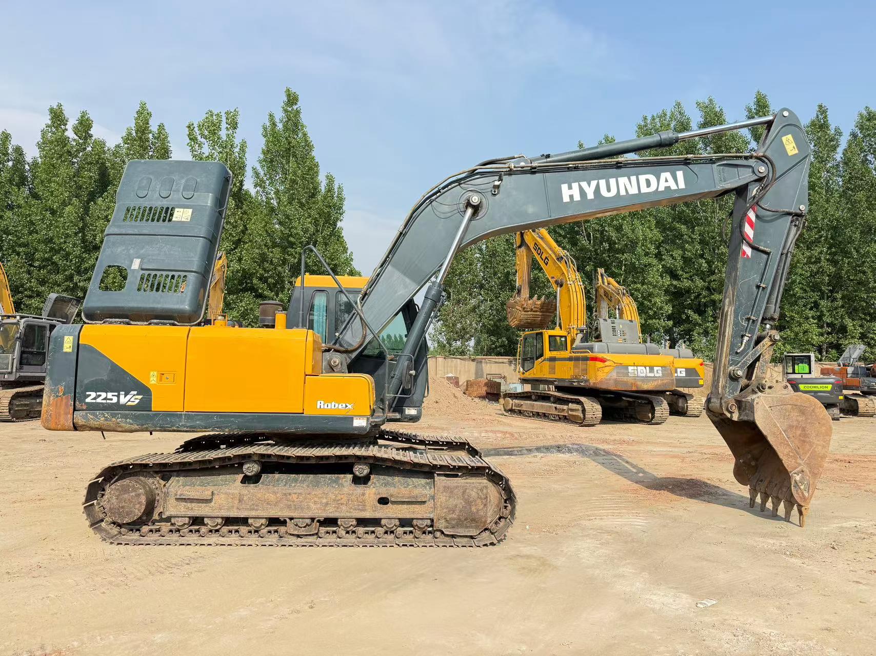 Buy Hyundai R215-7 Used Excavator / 2