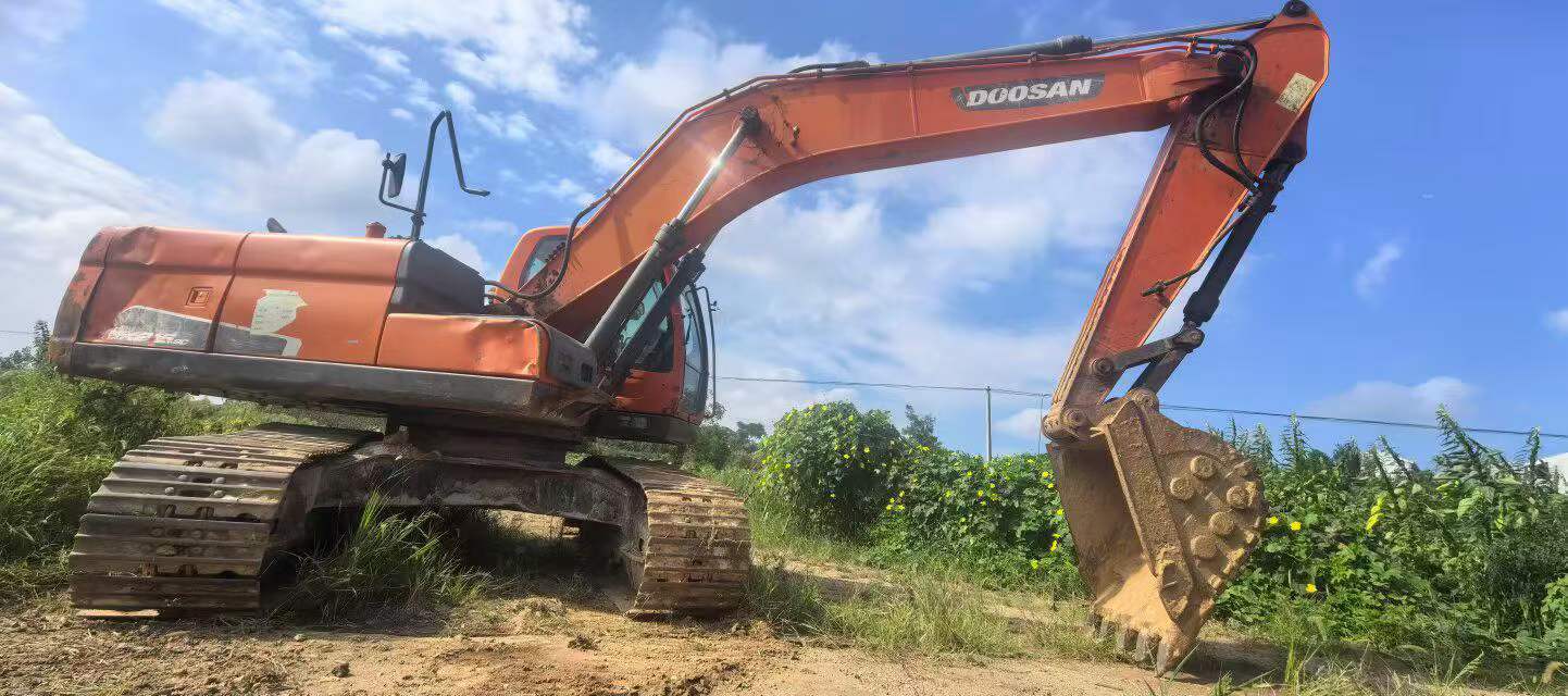 Buy Doosan DH215-7 Used Excavator / 4