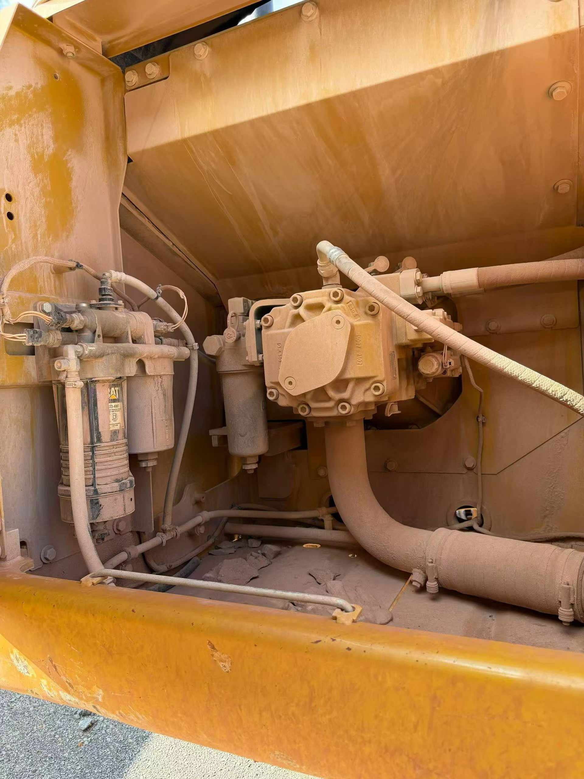 Buy Caterpillar 323 Used Excavator / 4