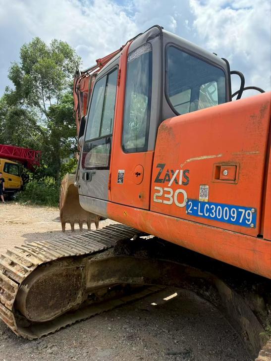 Buy Hitachi EX230-6 Used Excavator / 1