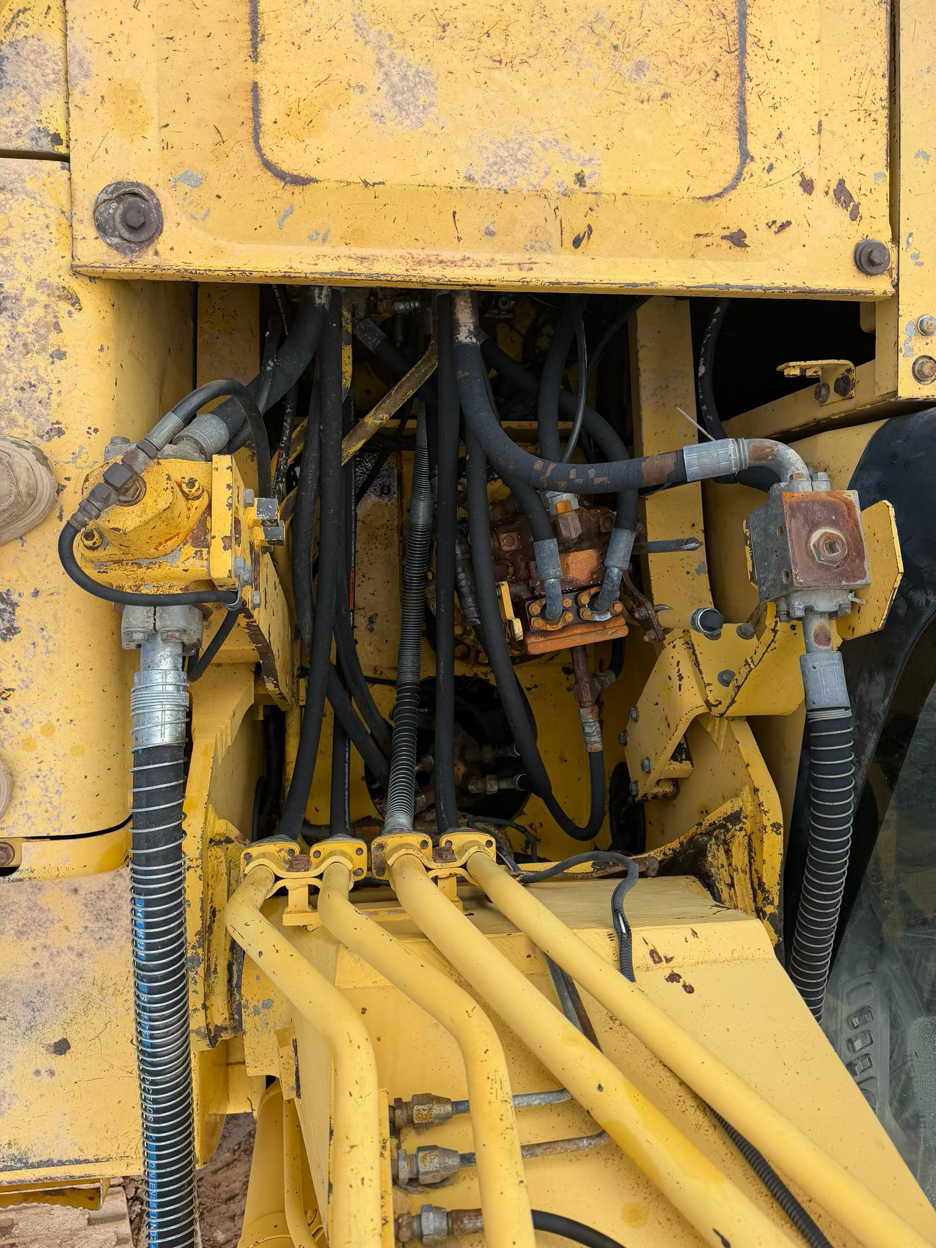 Buy Komatsu PC200-7 Used Excavator / 6