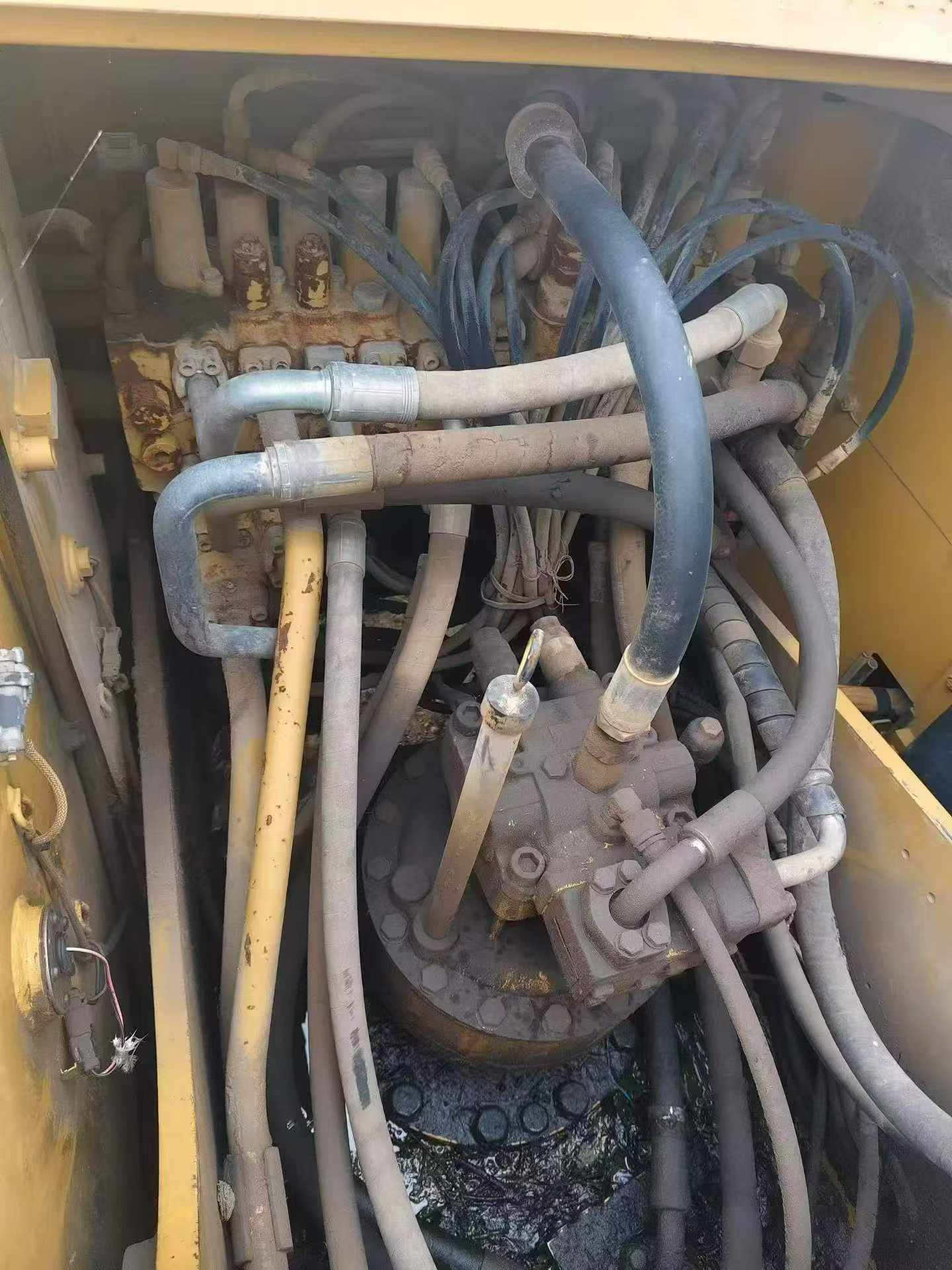 Buy Caterpillar 323 Used Excavator / 3