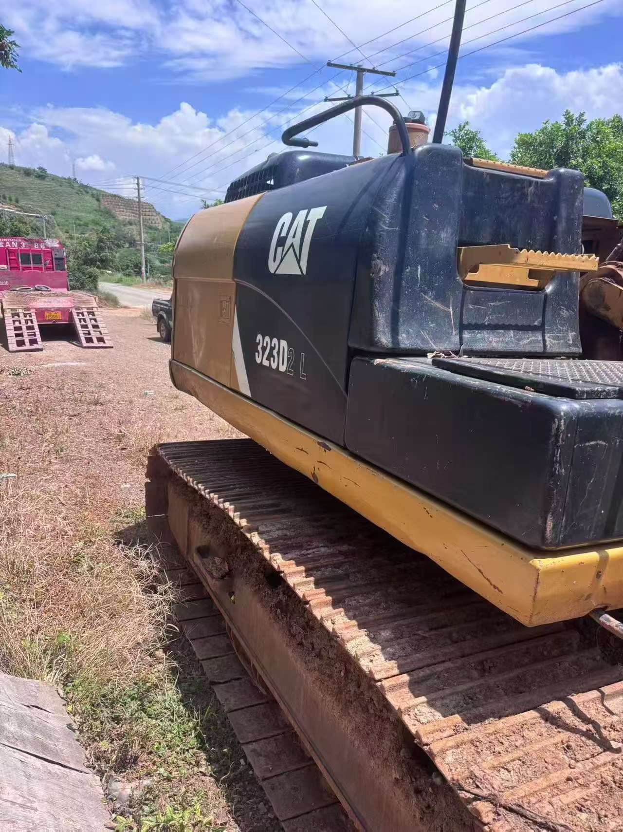Buy Caterpillar 323 Used Excavator / 4