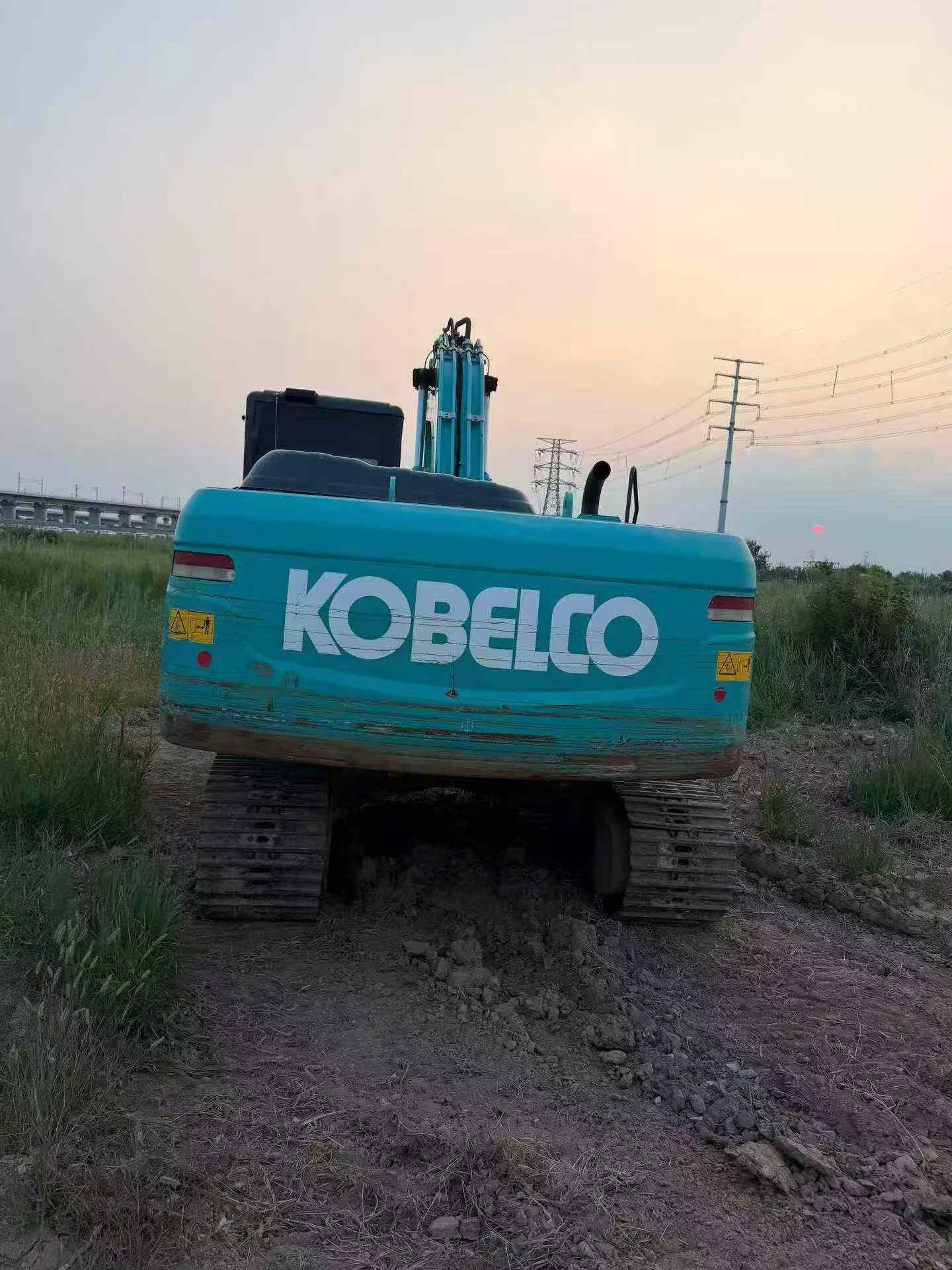 Buy Kobelco SK200 Used Excavator / 3