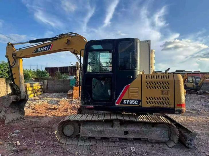 Buy Sany SY95C Used Excavator / 1