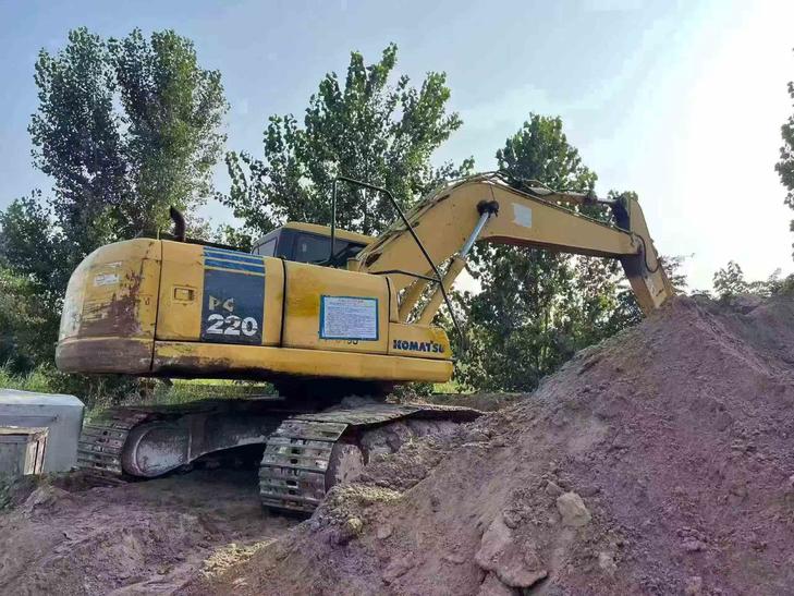 Buy Komatsu PC200-7 Used Excavator / 1