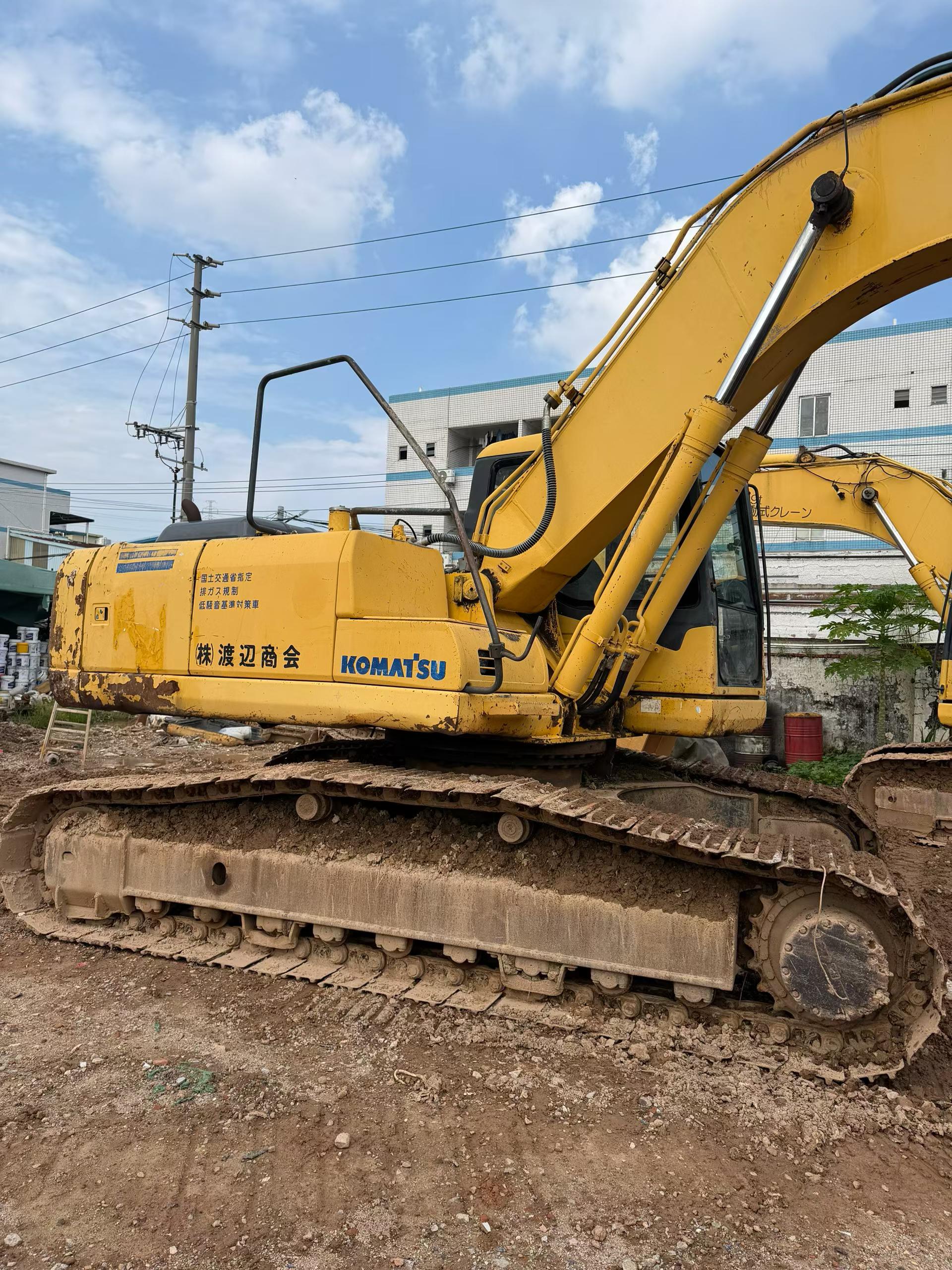 Buy Komatsu PC200-7 Used Excavator / 3