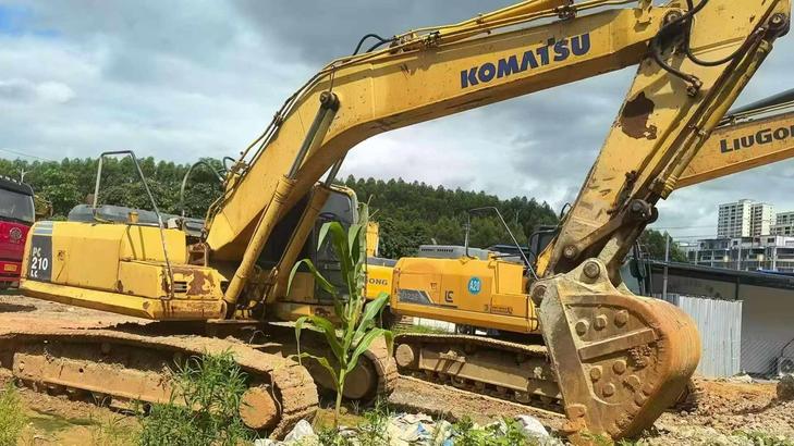 Buy Komatsu PC210-8 Used Excavator / 1