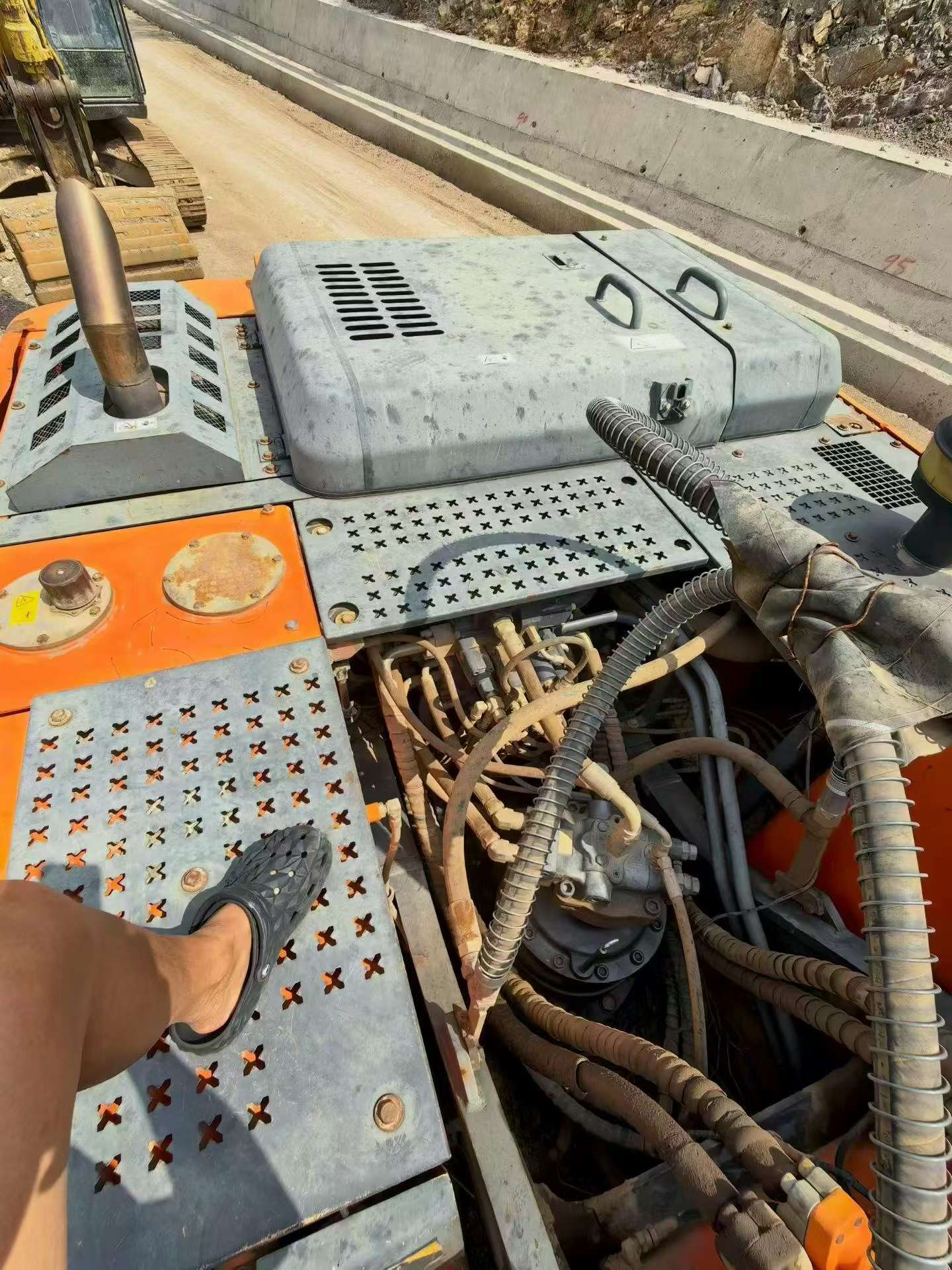 Buy Doosan DX260LC Used Excavator / 6