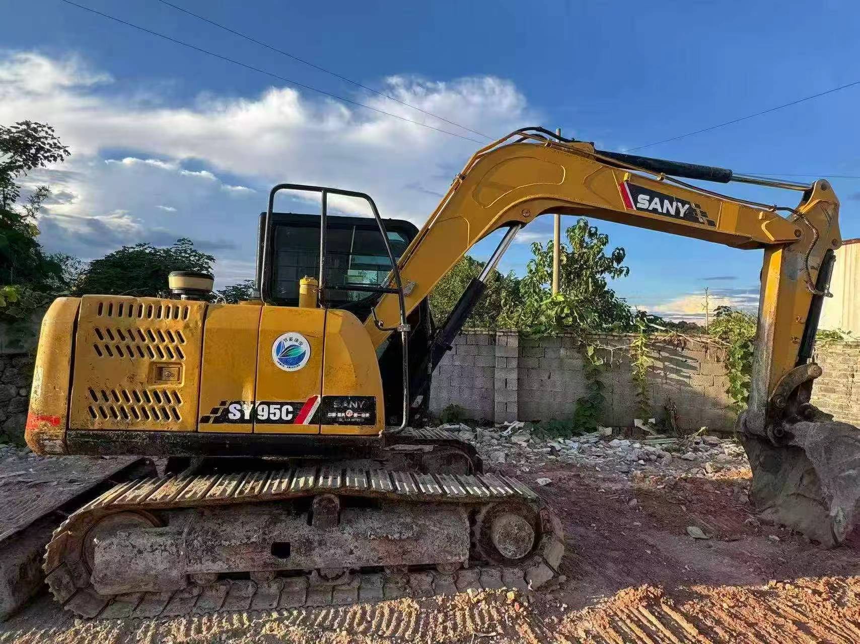 Buy Sany SY95C Used Excavator / 2