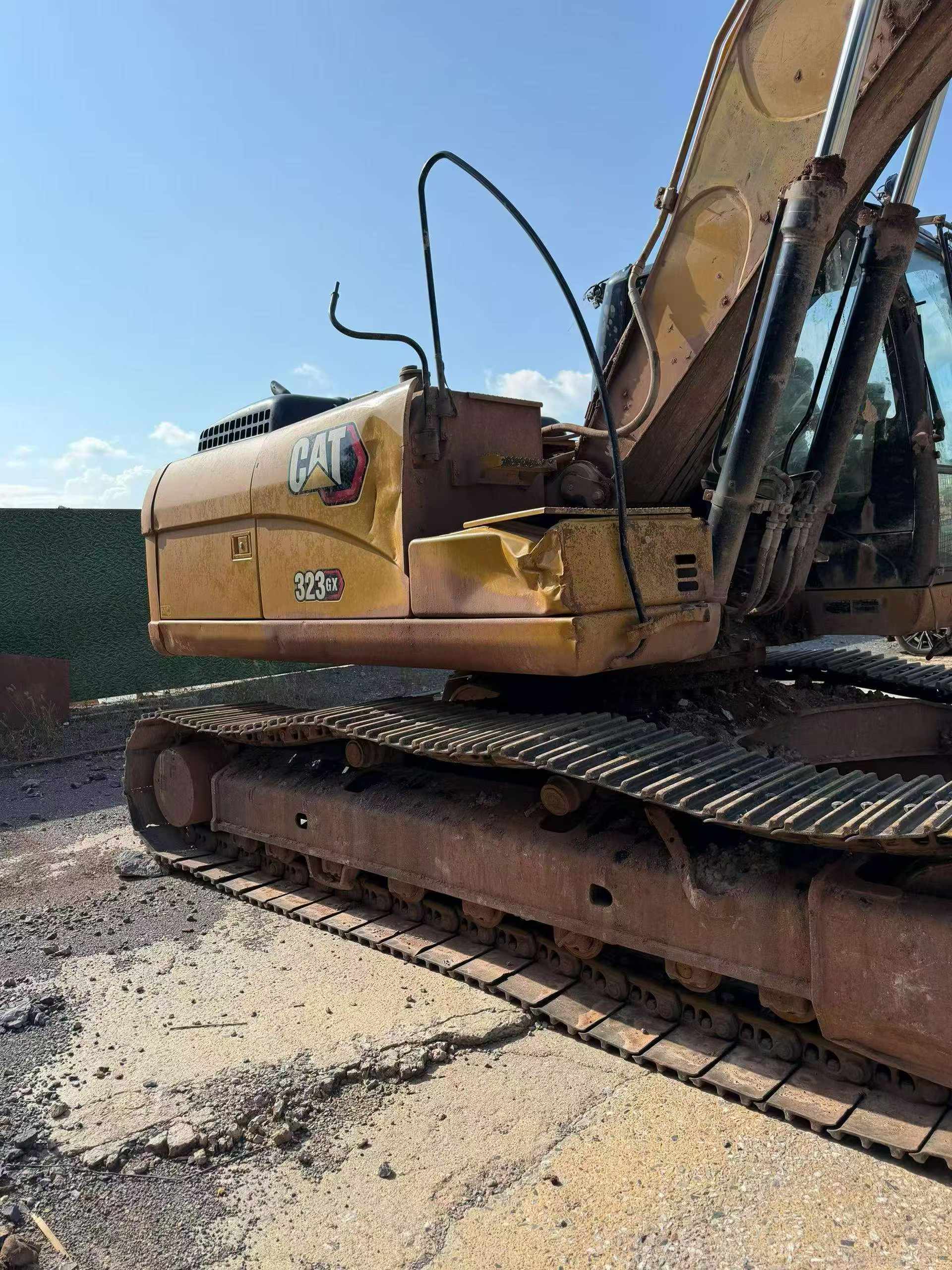 Buy Caterpillar 323 Used Excavator / 9