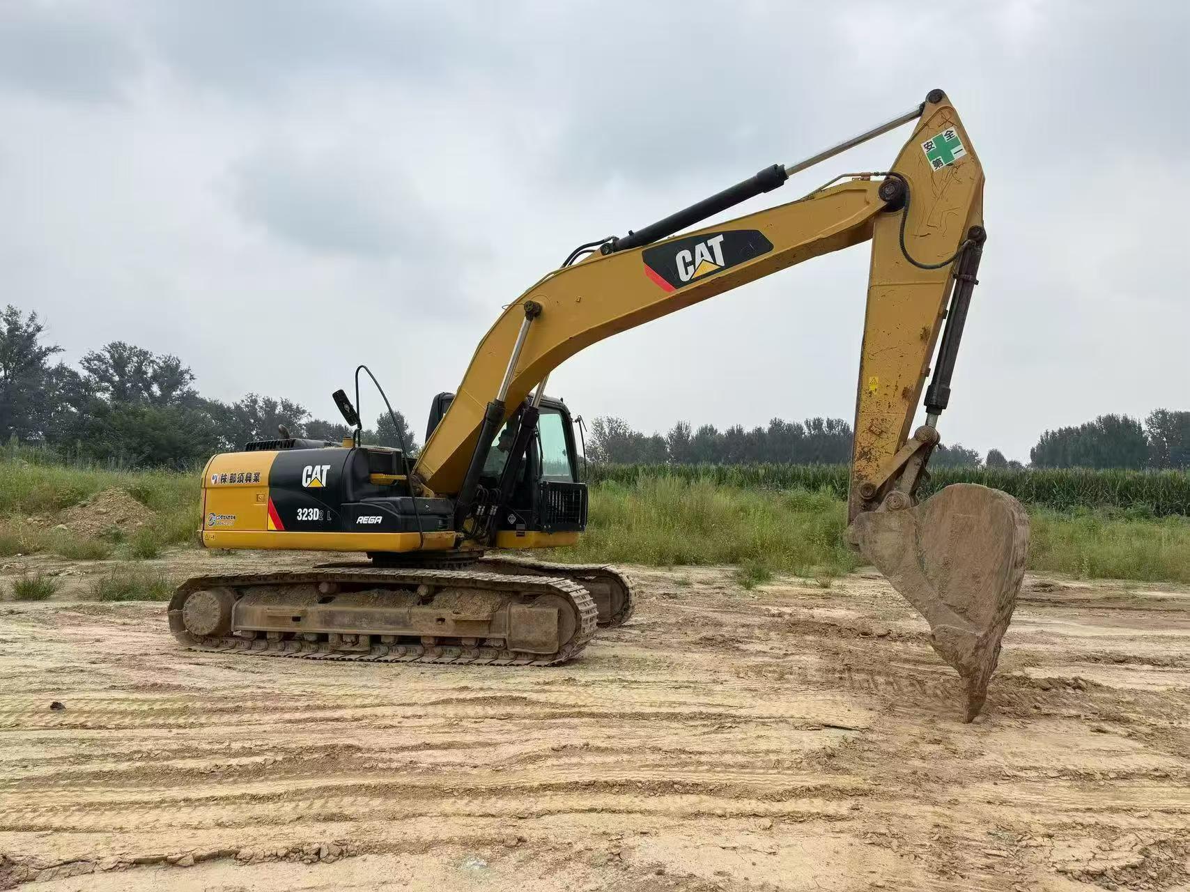 Buy Caterpillar 323 Used Excavator / 2