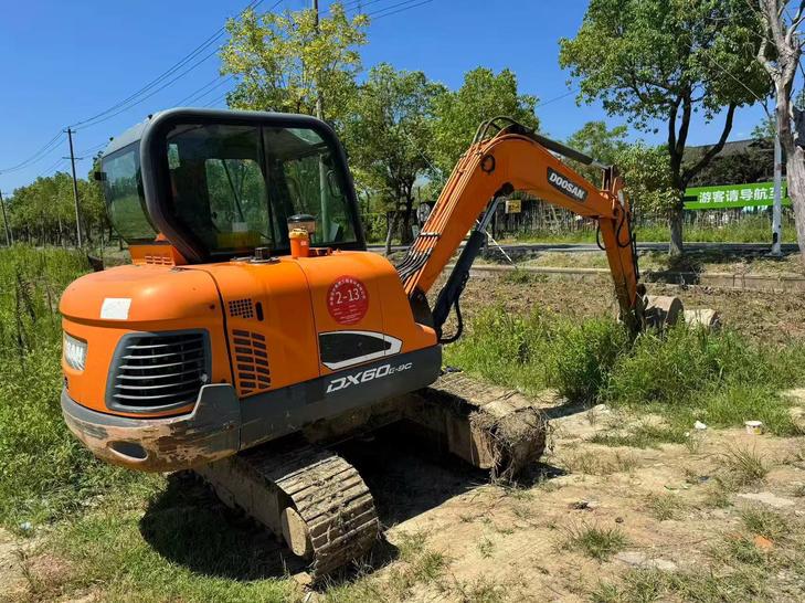 Buy Doosan DH60 Used Excavator / 1