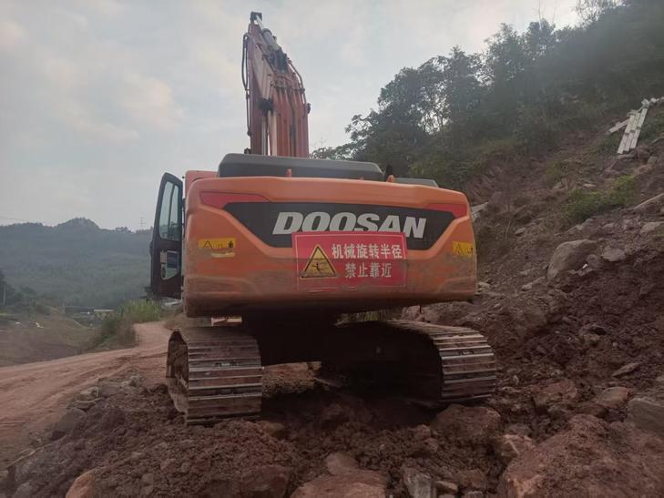 Buy Doosan DH220 Used Excavator / 1