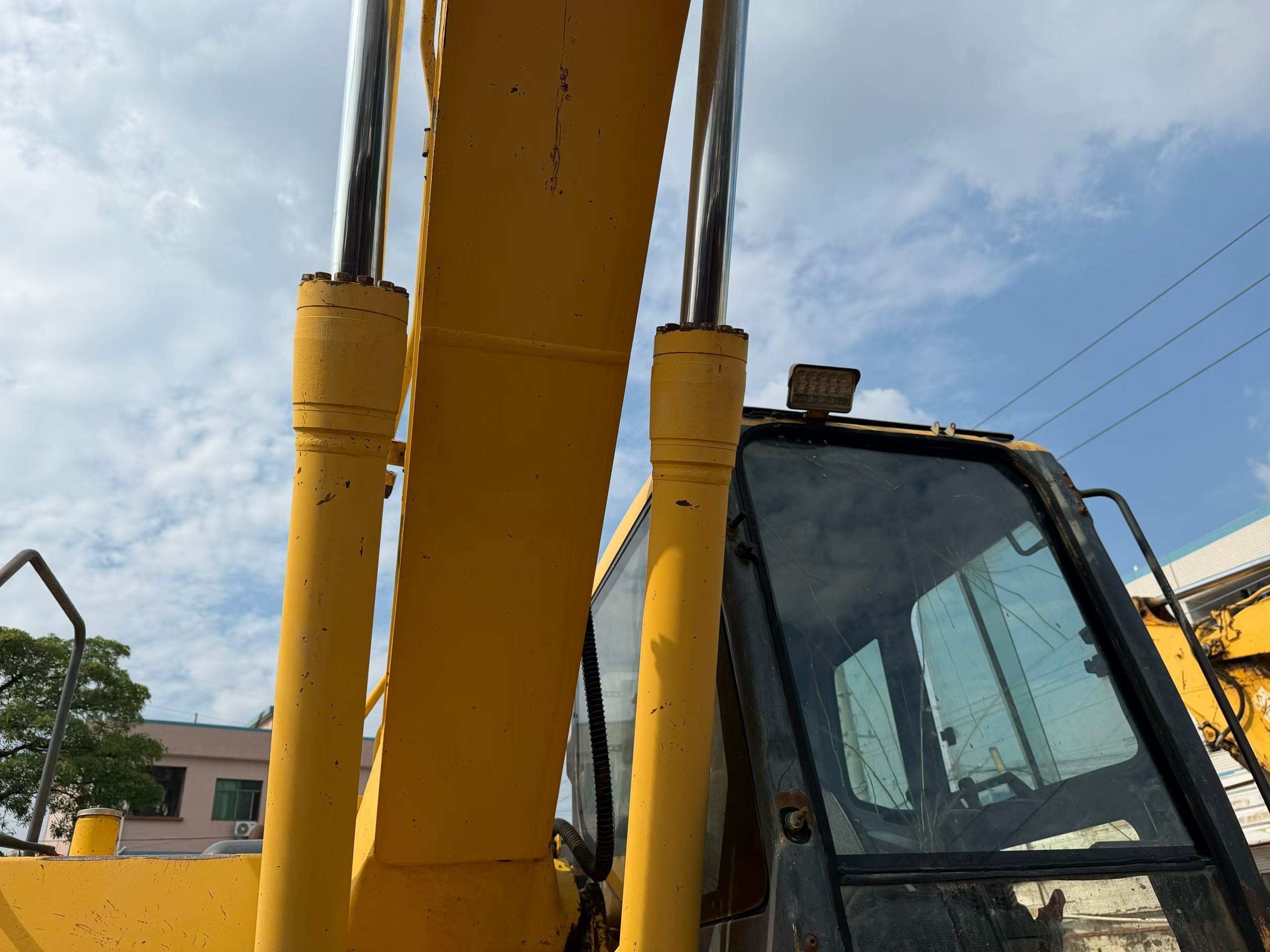 Buy Komatsu PC200-7 Used Excavator / 8