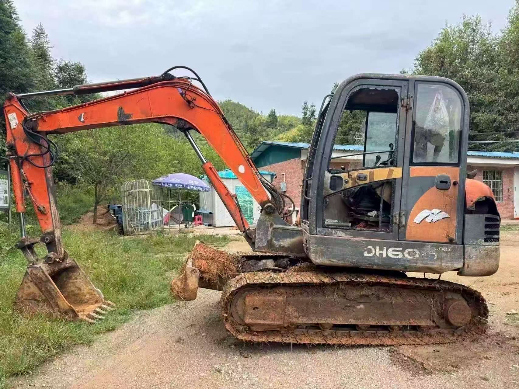 Buy Doosan DH60-7 Used Excavator / 3
