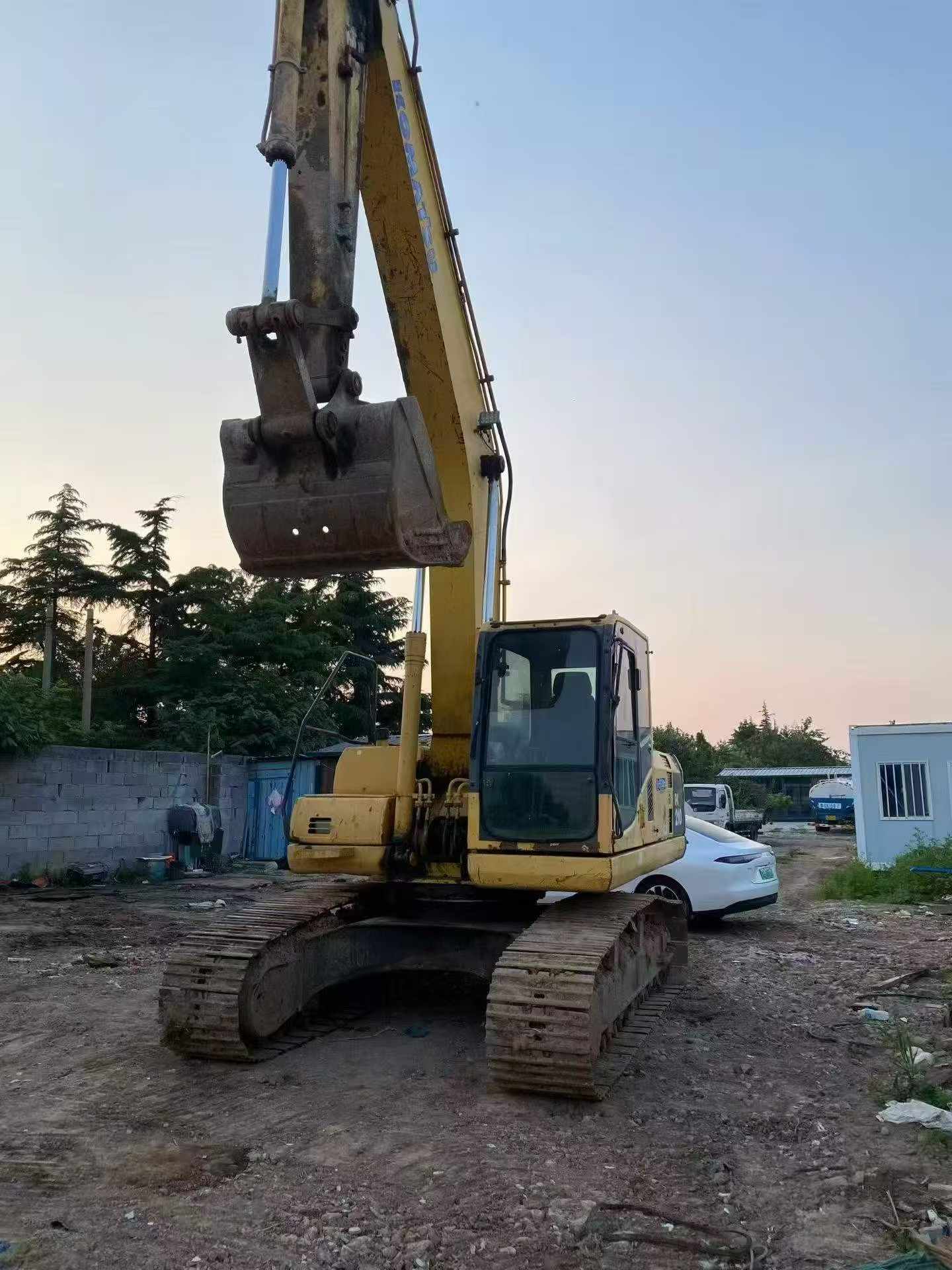 Buy Komatsu PC200-8 Used Excavator / 4