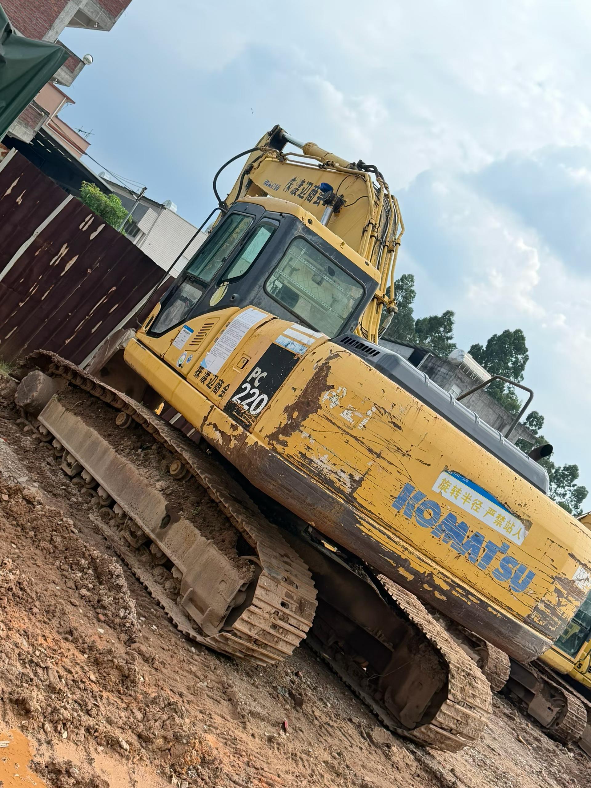 Buy Komatsu PC200-7 Used Excavator / 2