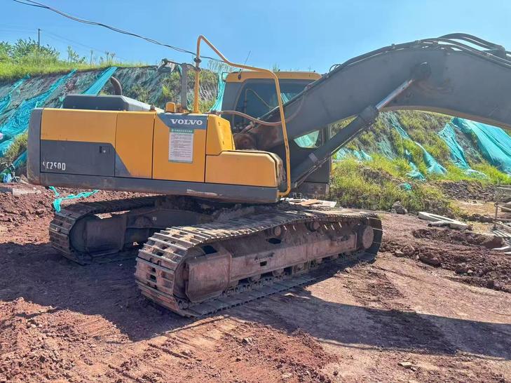 Buy Volvo EC210B Used Excavator / 1