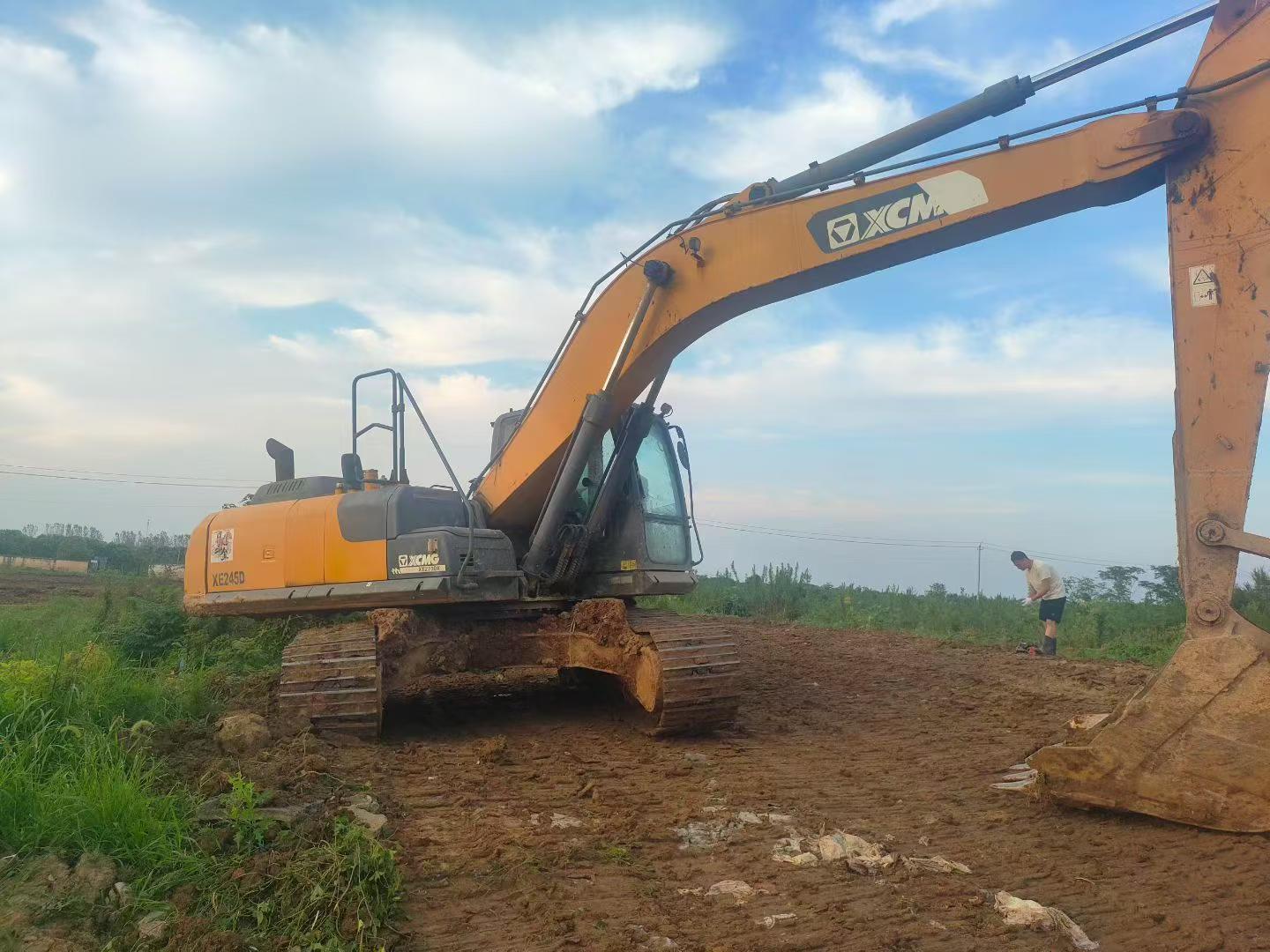 Buy XCMG XE245D Used Excavator / 9