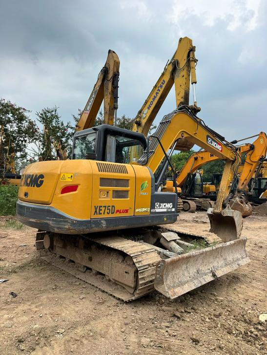 Buy XCMG XE75C Used Excavator / 1