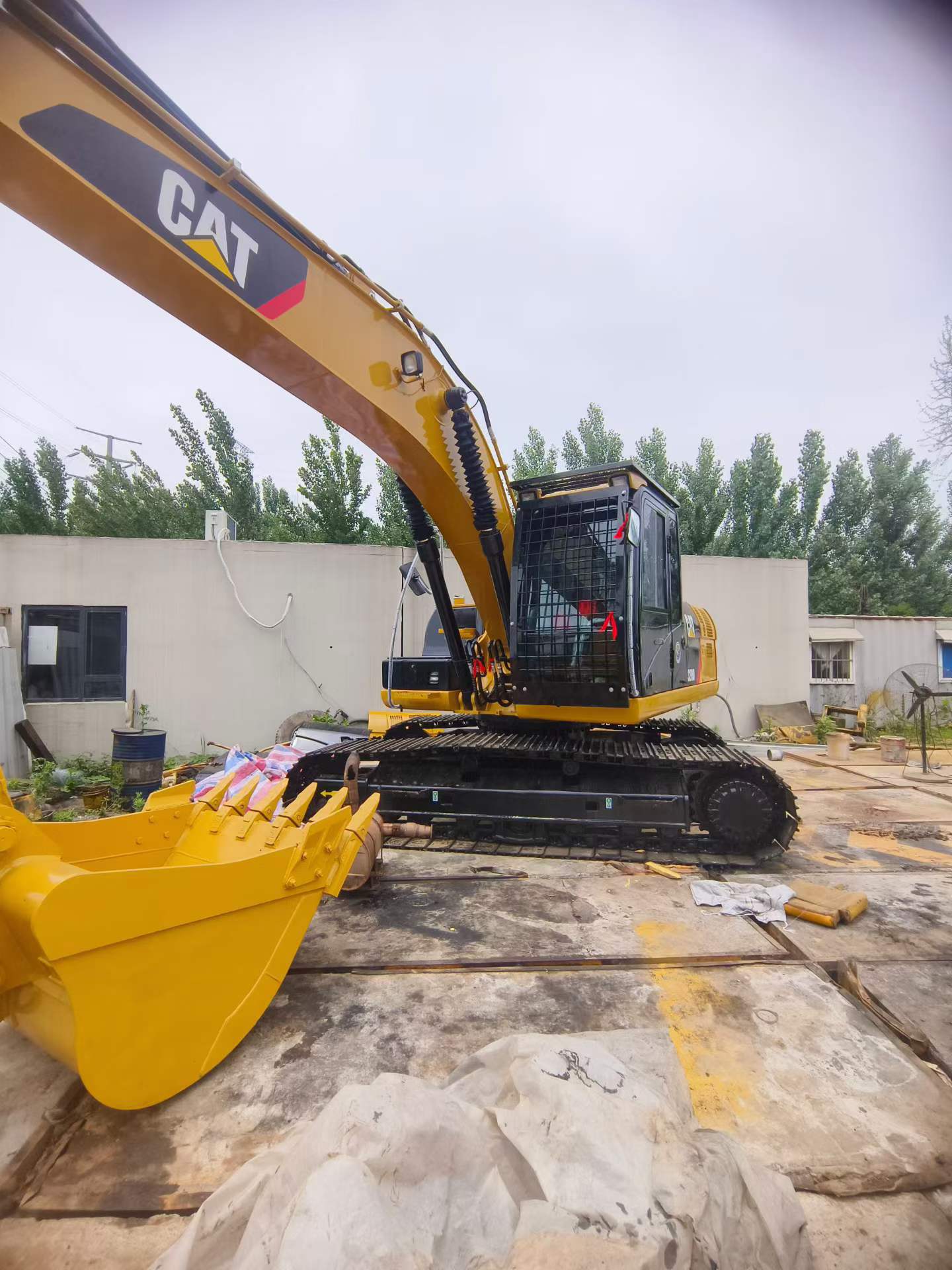 Buy Caterpillar 320D Used Excavator / 9 Buy Caterpillar 320D Used Excavator / 9