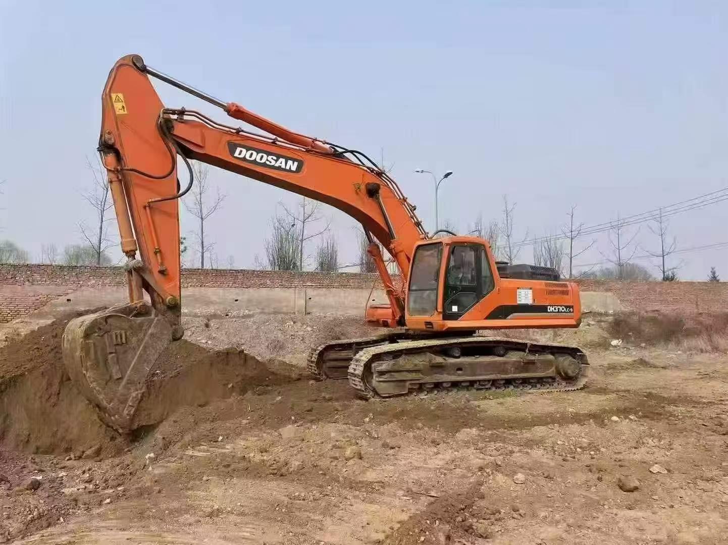 Buy Doosan DH370LC-9 Used Excavator / 2 Buy Doosan DH370LC-9 Used Excavator / 2