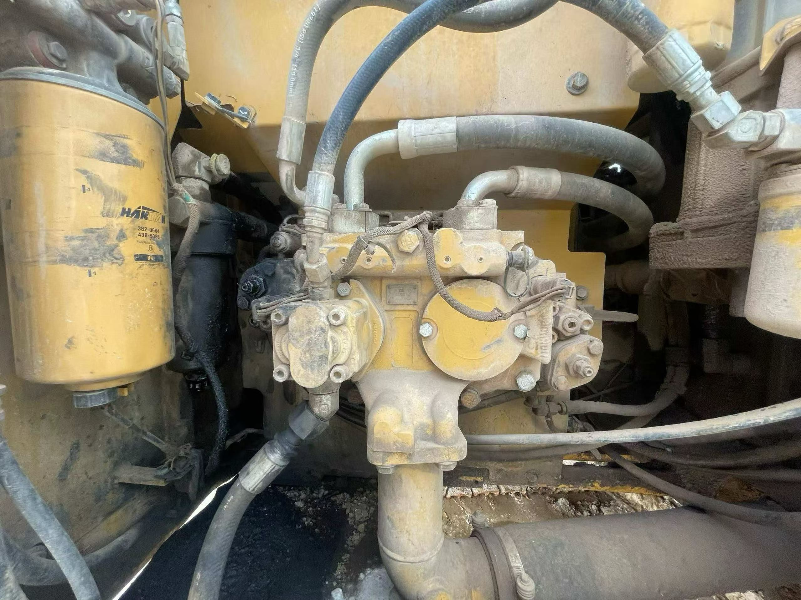 Compre Escavadeira Caterpillar 323 Usada / 4