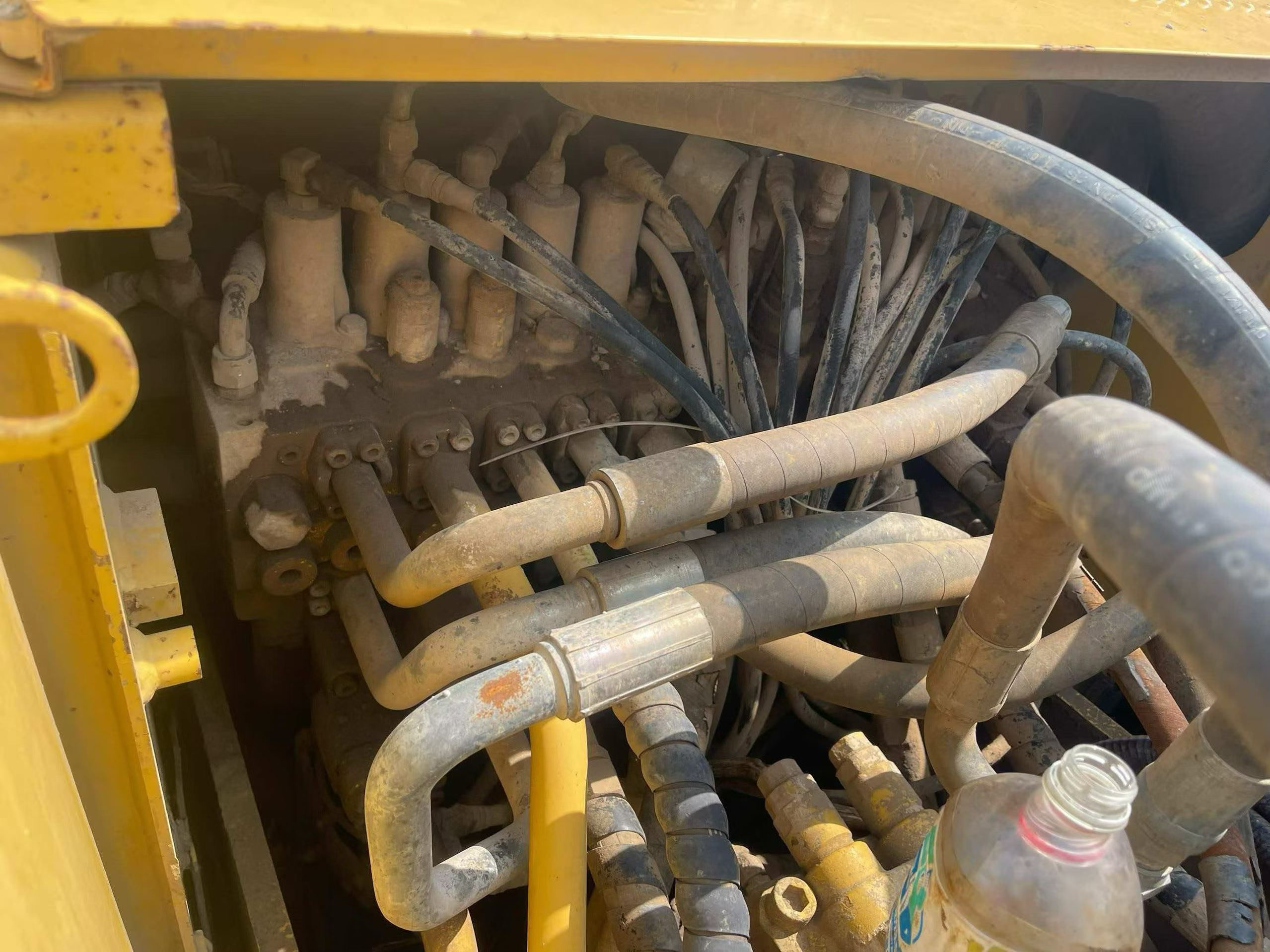 Compre Escavadeira Caterpillar 323 Usada / 3